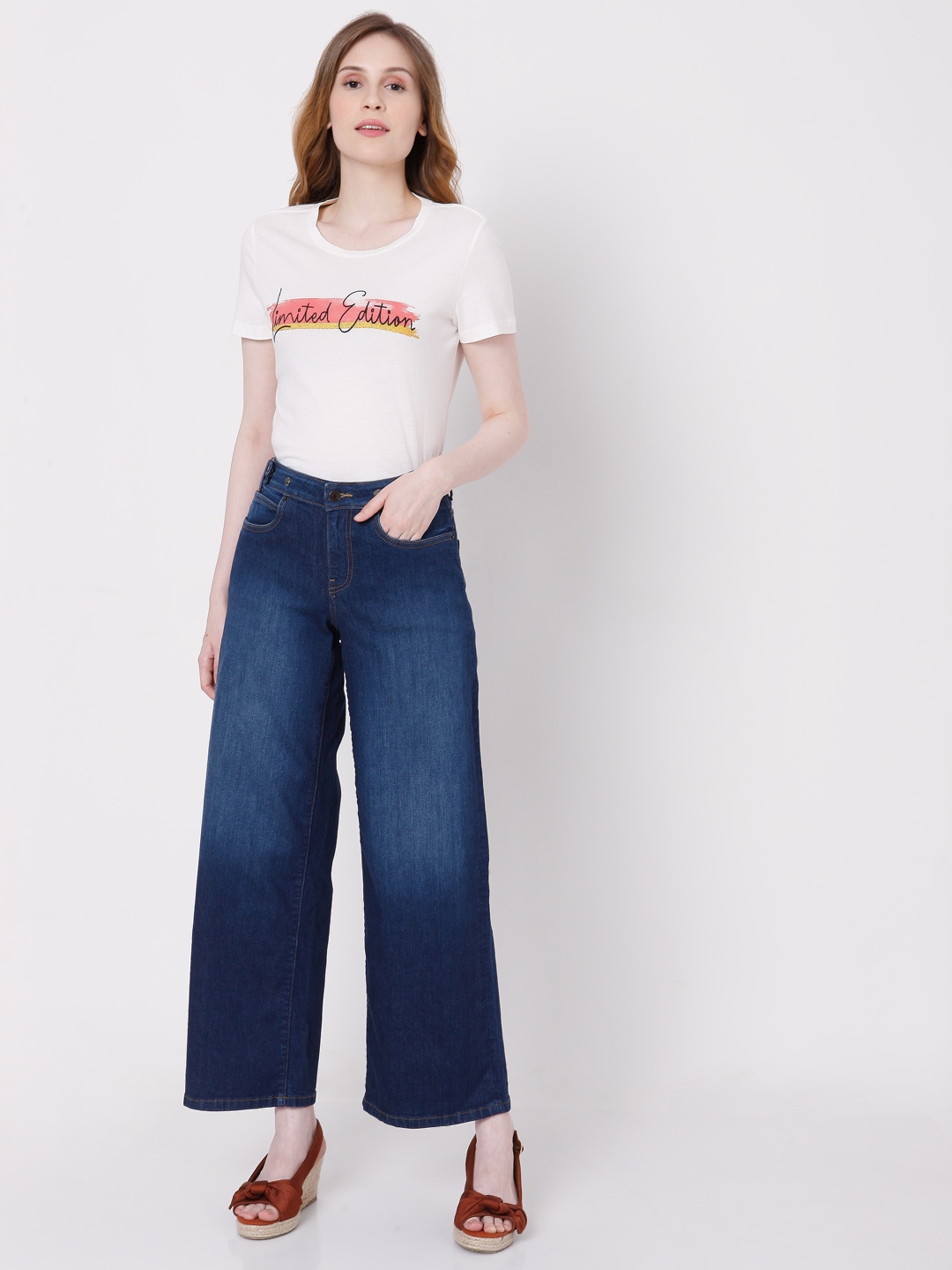 

Vero Moda Women Blue Wide Leg Light Fade Stretchable Jeans