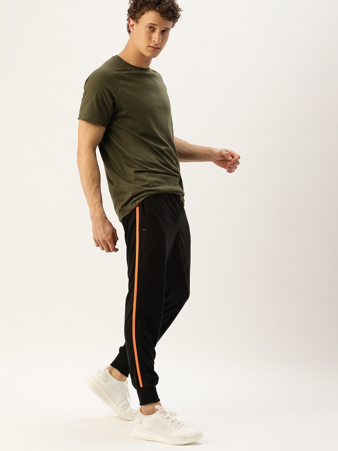 

Sports52 wear Men Black Solid Slim Fit Joggers