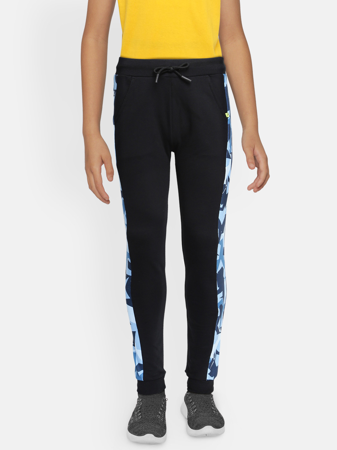 

Indian Terrain Boys Black Solid Joggers