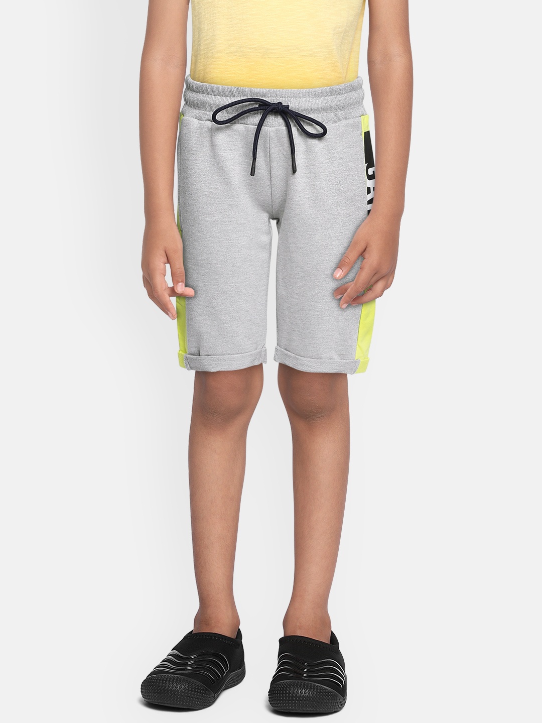 

Indian Terrain Boys Grey Solid Slim Fit Mid-Rise Regular Shorts