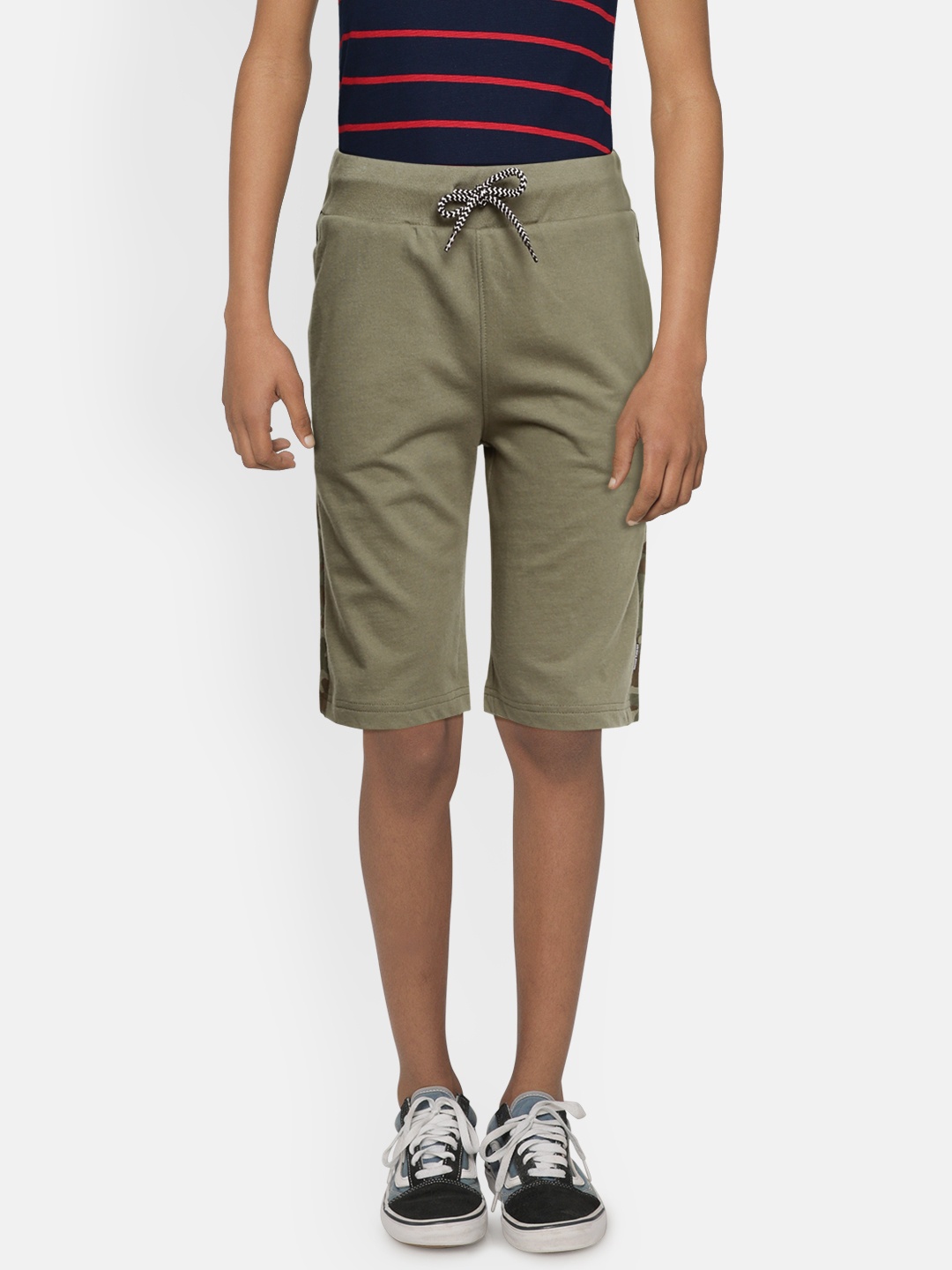 

Indian Terrain Boys Olive Green Slim Fit Mid-Rise Pure Cotton Shorts