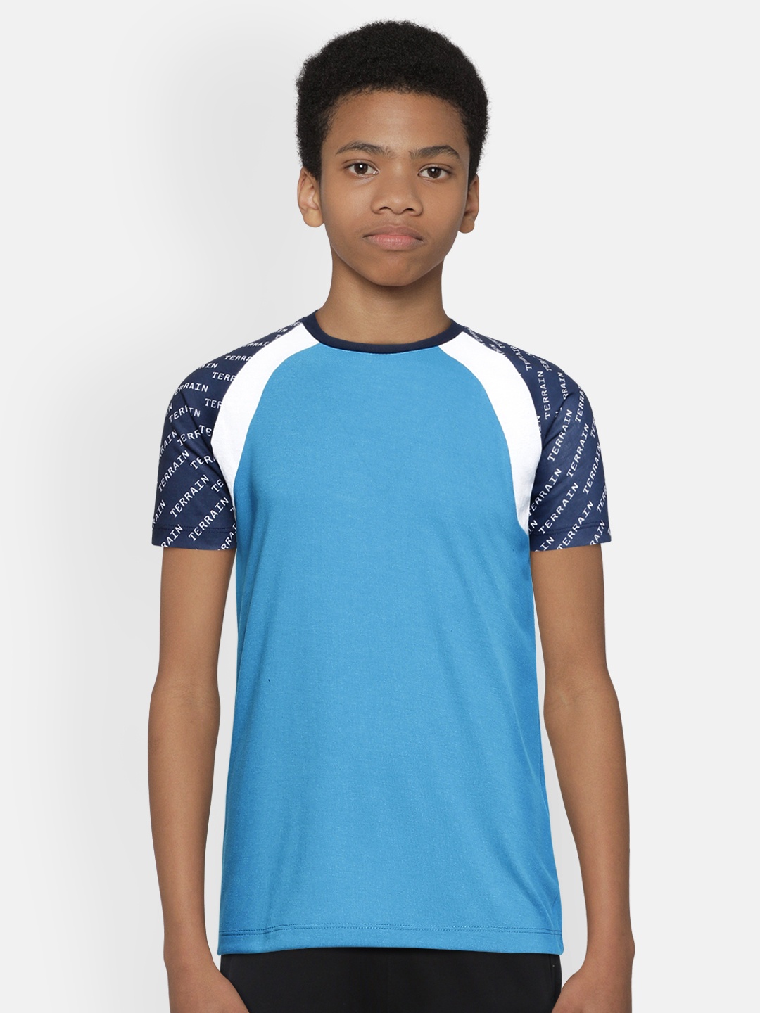 

Indian Terrain Boys Blue Solid Raglan Sleeves T-shirt