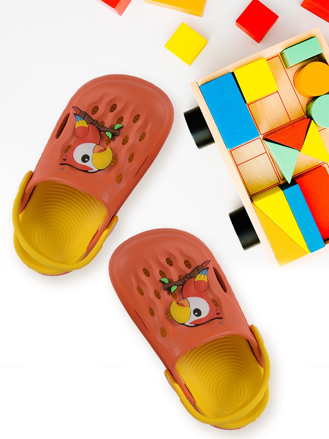 

Yellow Bee Kids Orange & Yellow Parrot Patch Clogs