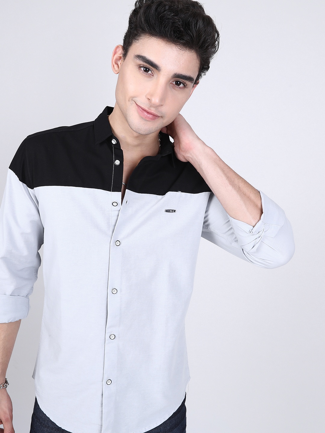

The Indian Garage Co Men Grey & Black Slim Fit Colourblocked Casual Shirt