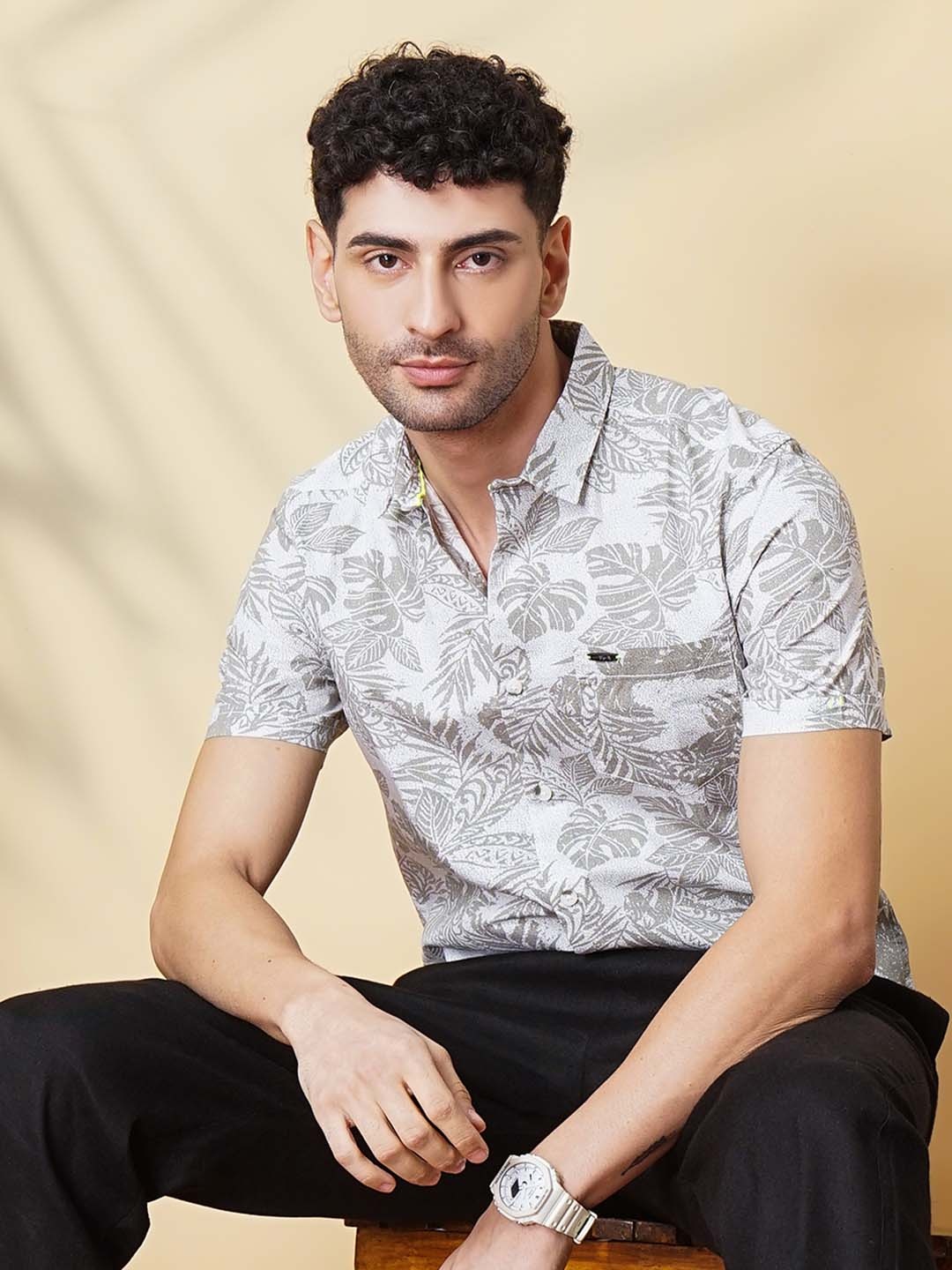 

The Indian Garage Co Men Slim Fit Tropical Printed Resortwear Shirt, Grey