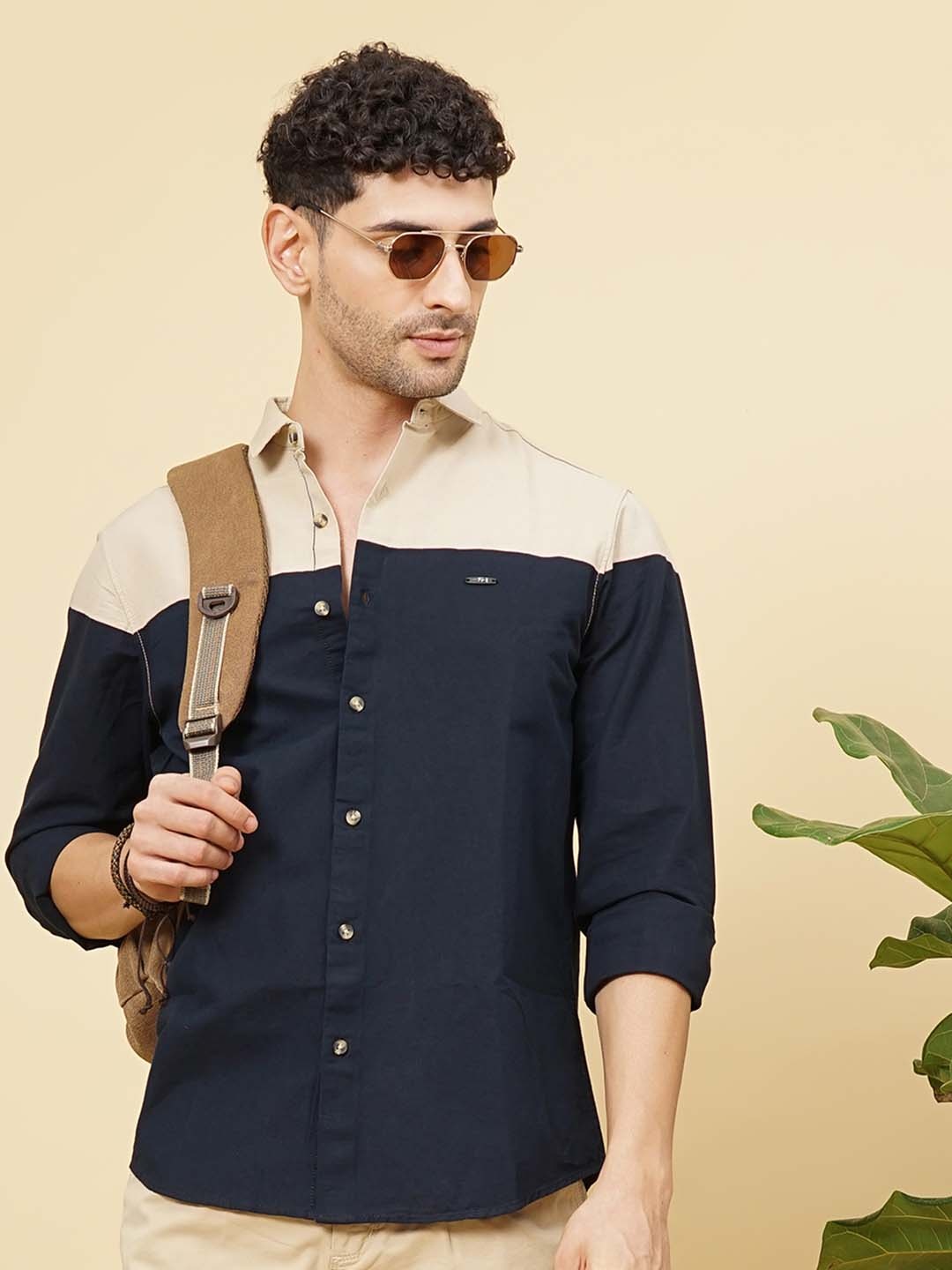 

The Indian Garage Co Men Navy Blue & Beige Slim Fit Colourblocked Casual Shirt