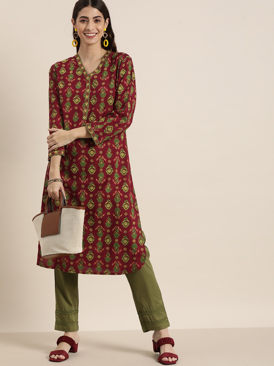 

all about you Women Red Floral Printed Regular Kurta with Trousers