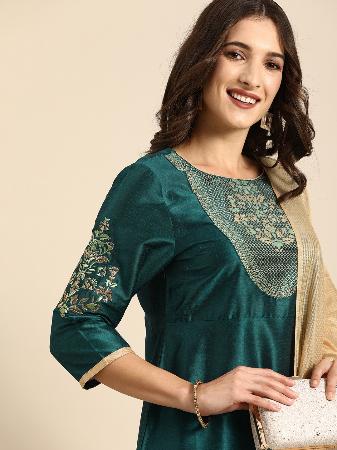 

all about you Women Green Floral Printed Regular Kurta with Trousers & With Dupatta