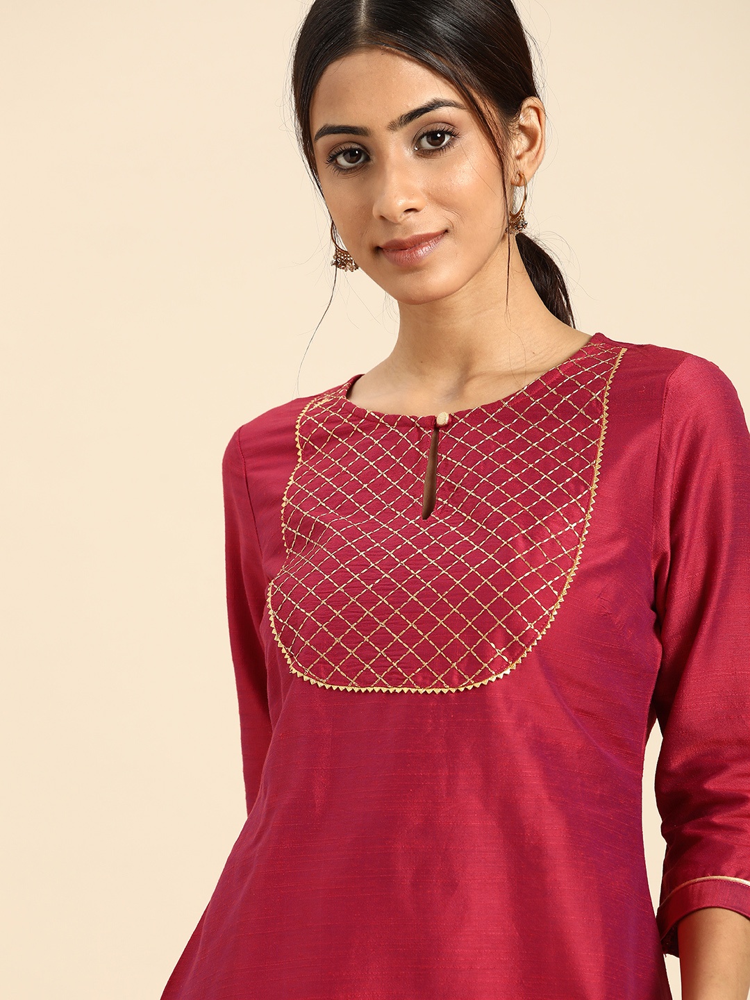 

all about you Women Magenta Yoke Design Keyhole Neck Thread Work Straight Kurta
