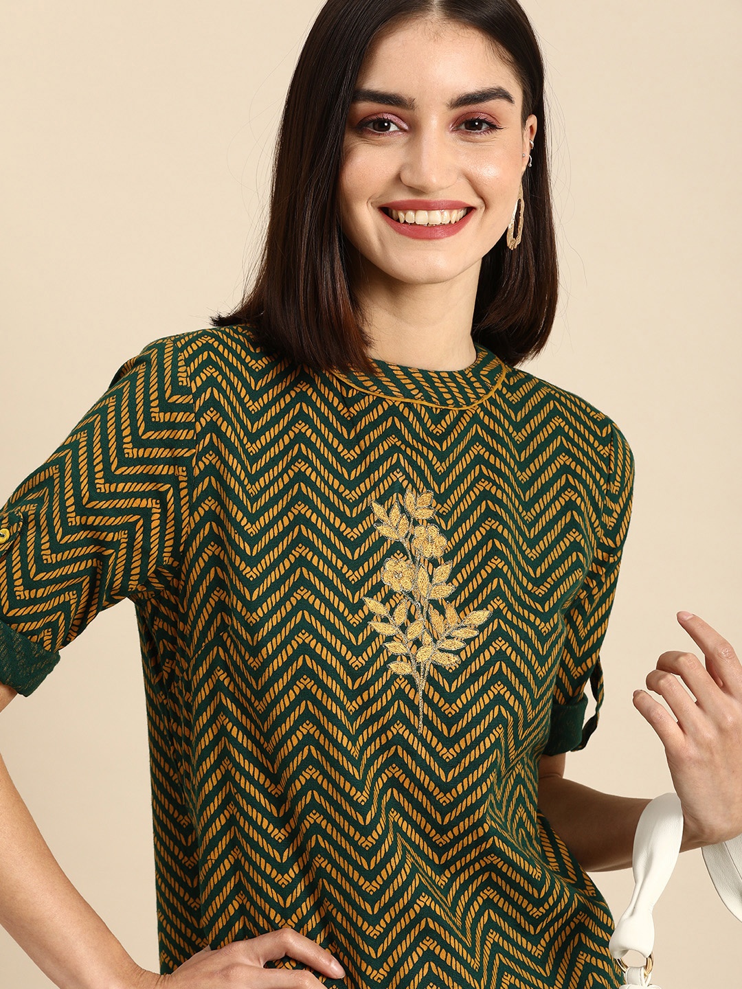 

all about you Women Green & Yellow Floral Embroidered Thread Work Pure Cotton Kurta