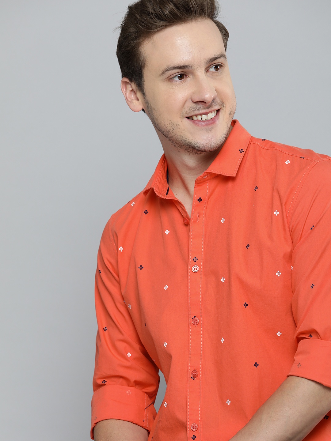 

Mast & Harbour Men Orange & White Printed Cutaway Collar Pure Cotton Casual Shirt