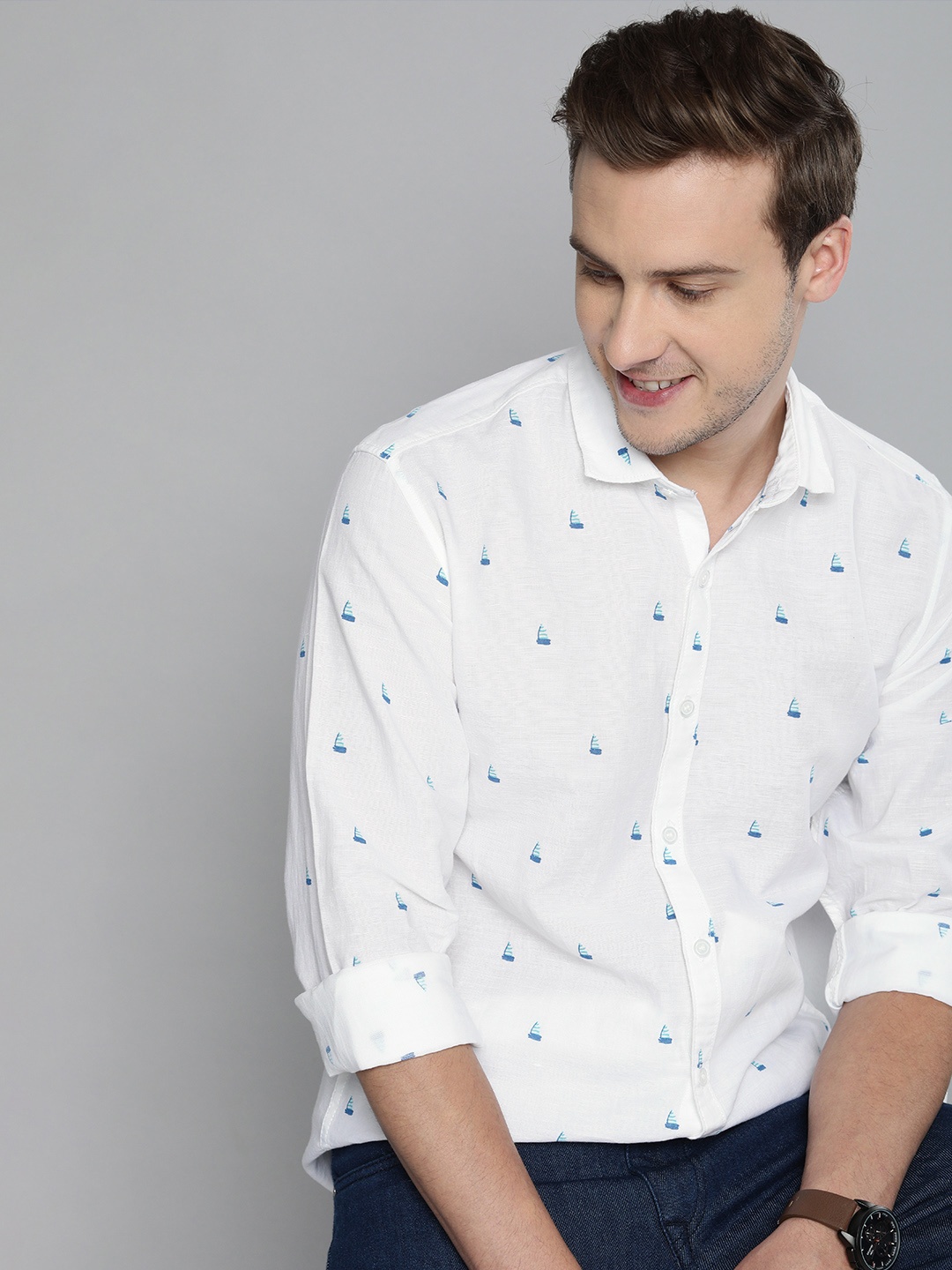 

Mast & Harbour Men White & Blue Printed Pure Linen Casual Shirt