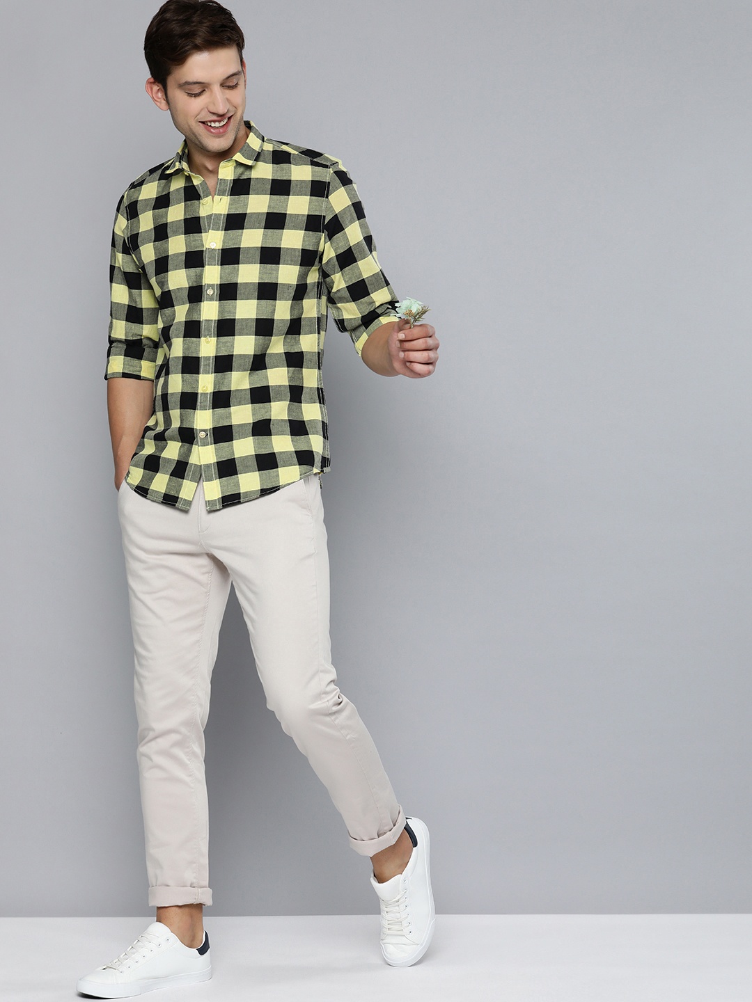 

Mast & Harbour Men Yellow & Black Gingham Checks Casual Shirt
