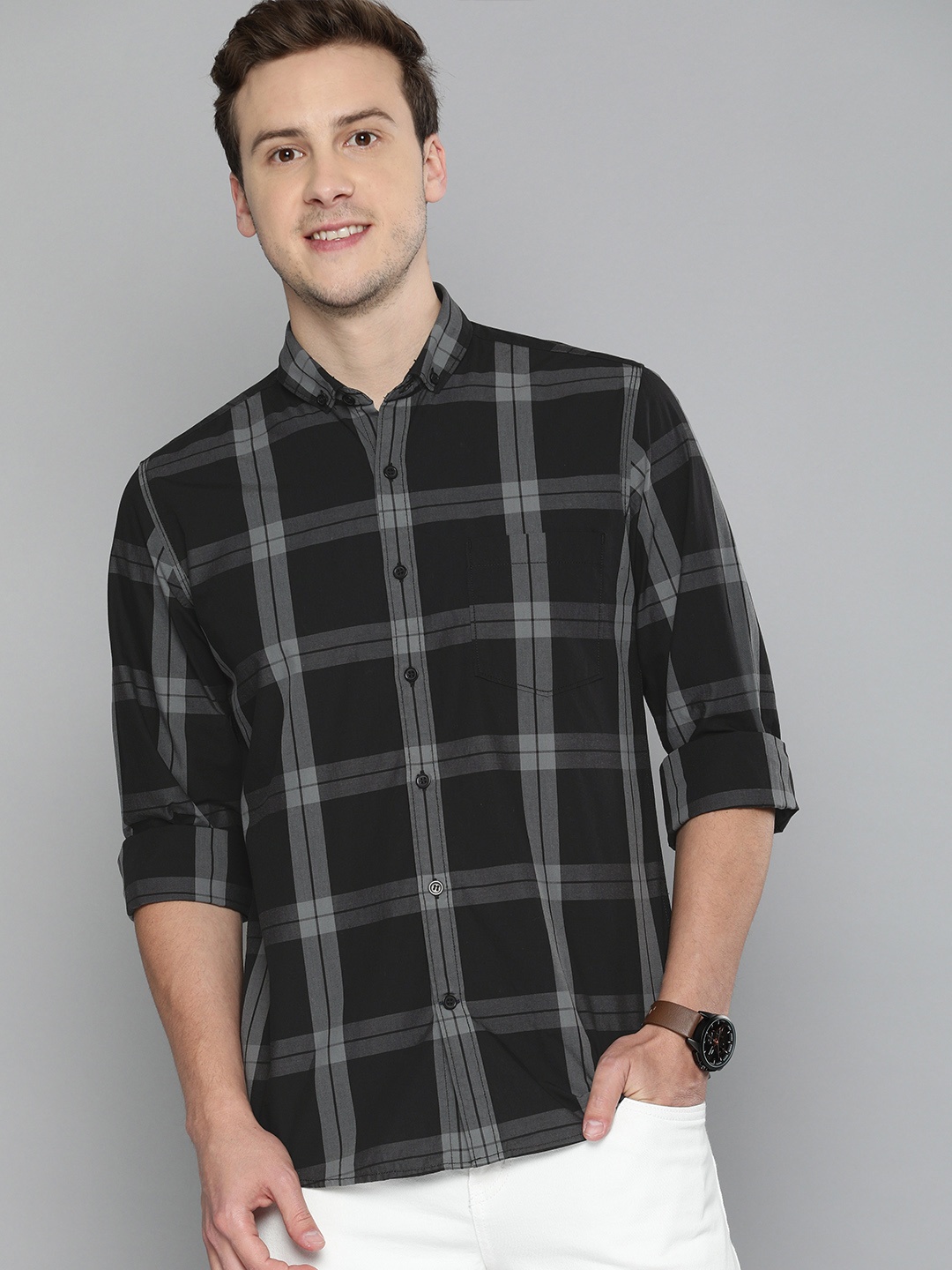 

Mast & Harbour Men Black Checked Casual Shirt