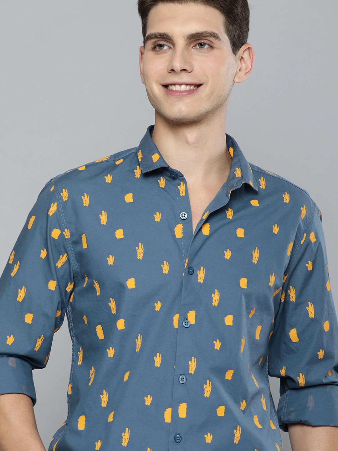 

Mast & Harbour Men Navy Blue & Yellow Printed Slim Fit Casual Shirt