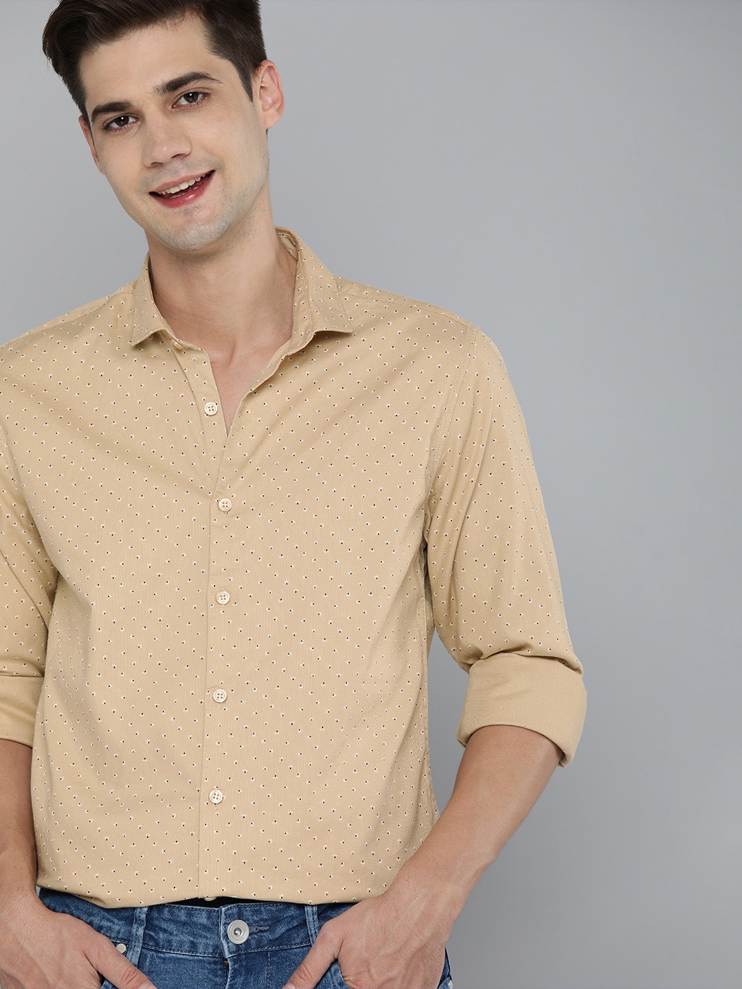 

Mast & Harbour Men Beige & White Floral Printed Pure Cotton Casual Shirt