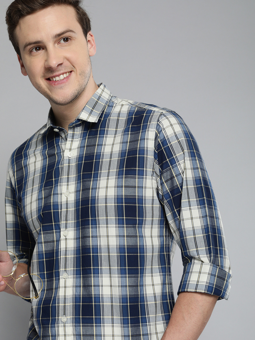 

Mast & Harbour Men Blue & White Checked Casual Shirt
