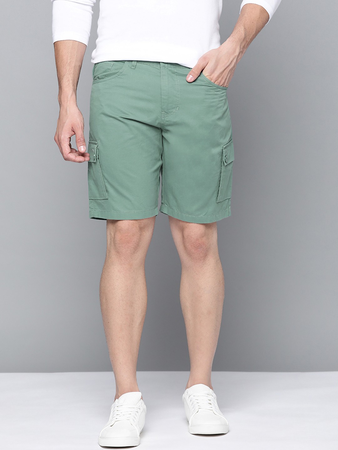 

Mast & Harbour Men Green Pure Cotton Cargo Shorts