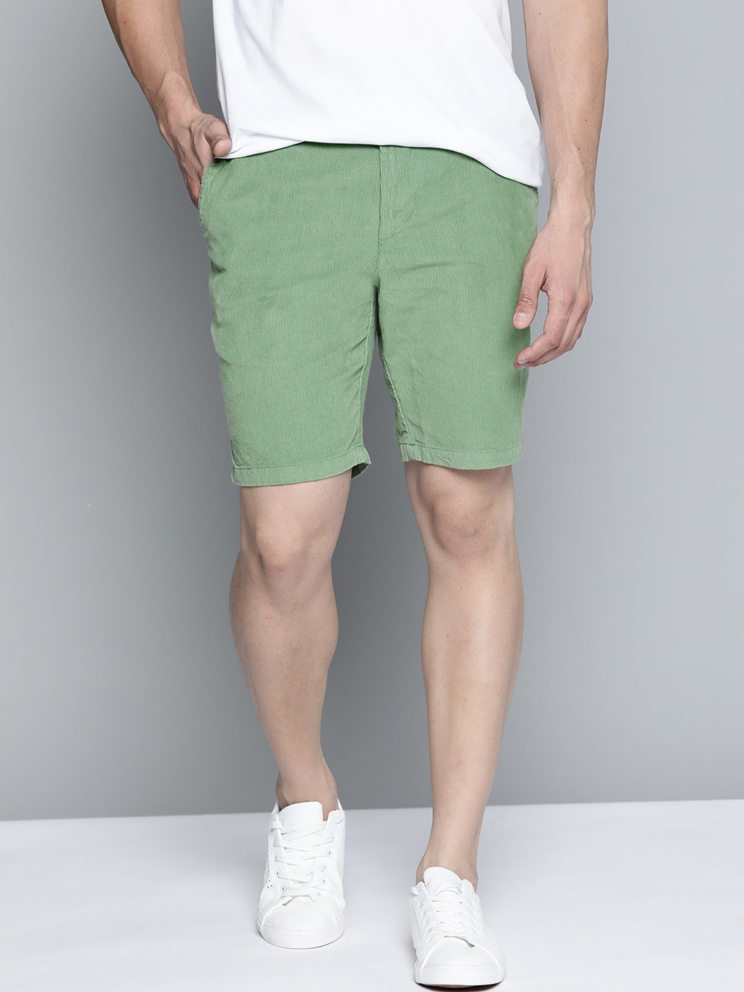

Mast & Harbour Men Green Corduroy Pure Cotton Regular Shorts