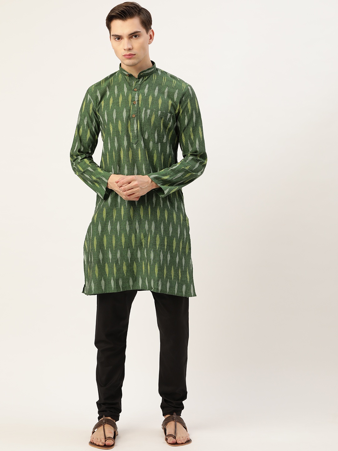 

RAJUBHAI HARGOVINDAS Men Green Pure Cotton Ikat Design Kurta with Churidar