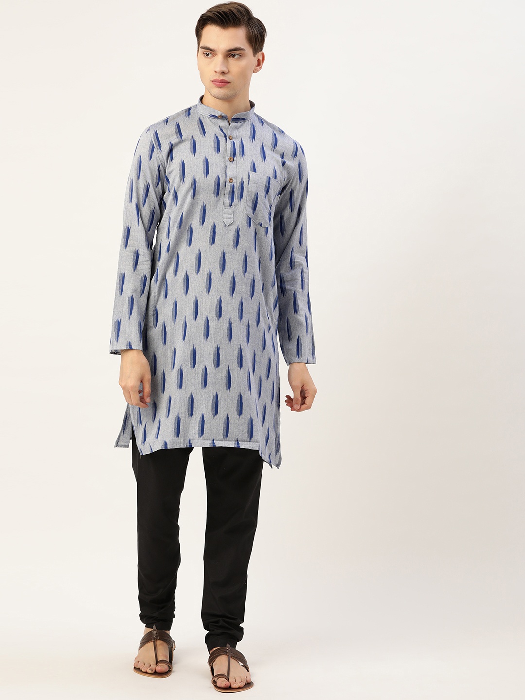 

RAJUBHAI HARGOVINDAS Men Blue & Black Pochampally Ikat Pure Cotton Kurta with Churidar