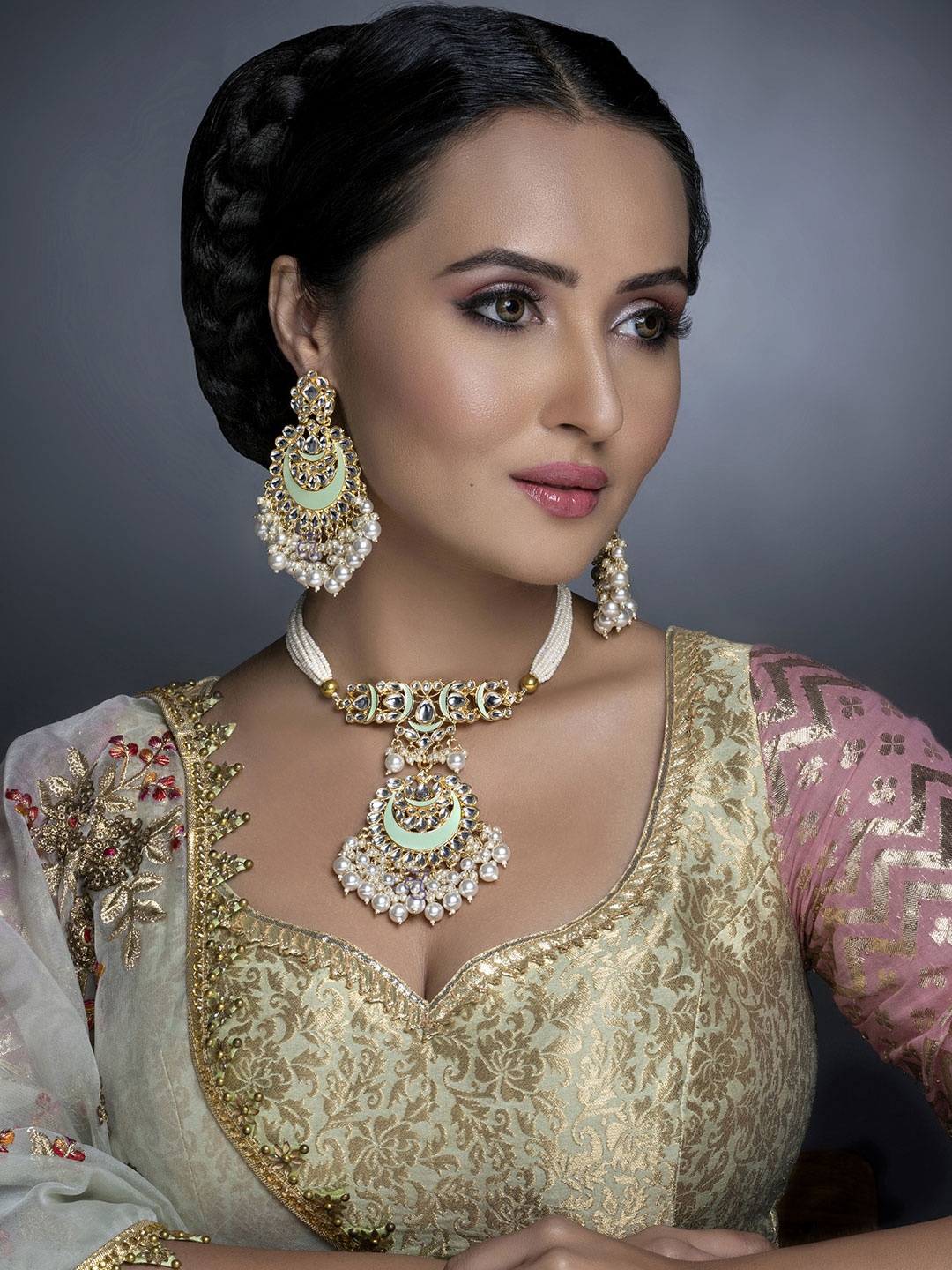 

Sukkhi Gold-Plated Lime Green & White Kundan-Studded & Pearl-Beaded Jewellery Set