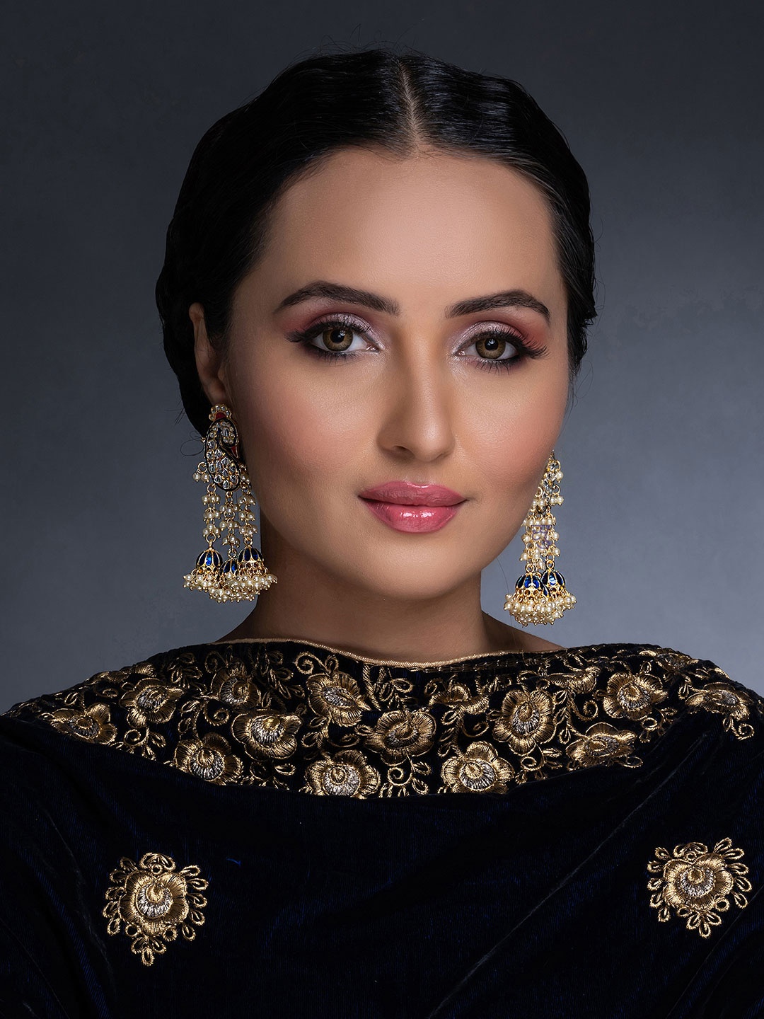

Sukkhi Blue Gold-Plated Kundan Studded Handcrafted Dome Shaped Jhumkas
