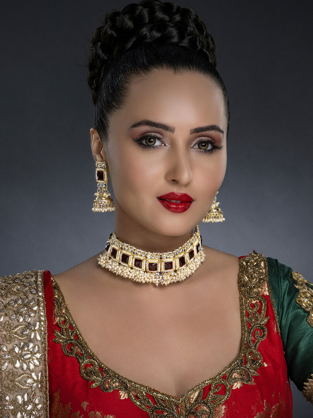 

Sukkhi Gold-Plated Maroon & White Kundan-Studded & Pearl Beaded Jewellery Set