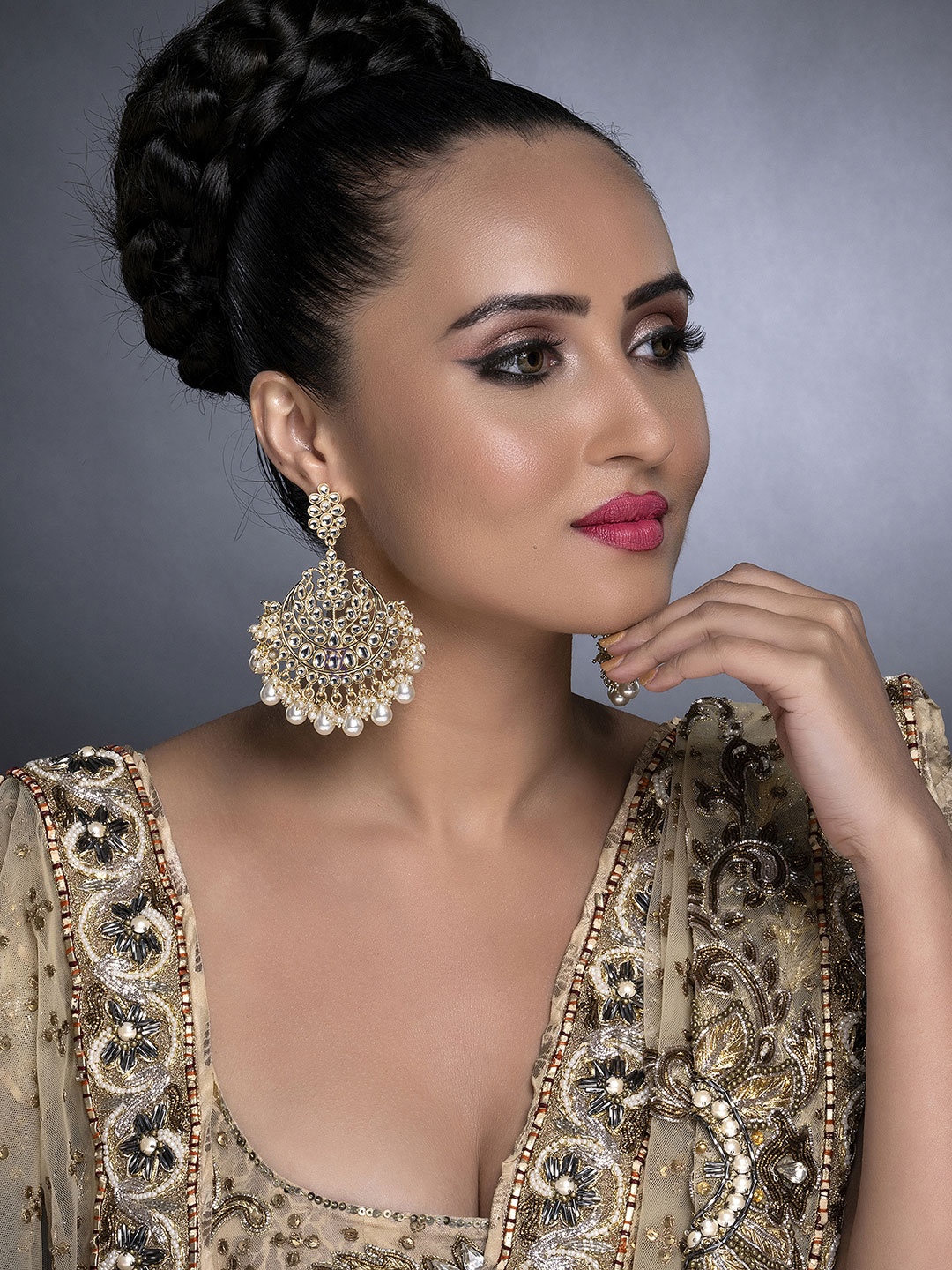 

Sukkhi White Gold-Plated Kundan Studded Handcrafted Chandbalis