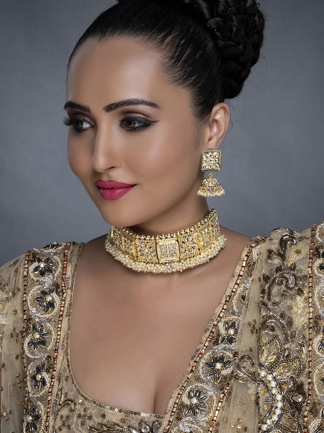 

Sukkhi Gold-Plated White Kundan-Studded & Pearl Beaded Jewellery Set