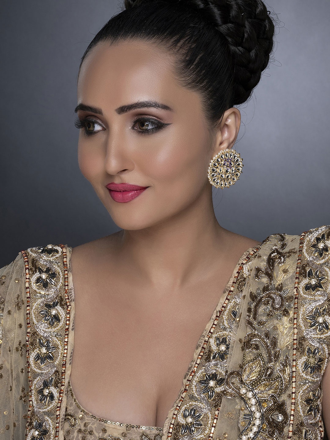 

Sukkhi White Gold-Plated Kundan Studded Handcrafted Circular Oversized Studs