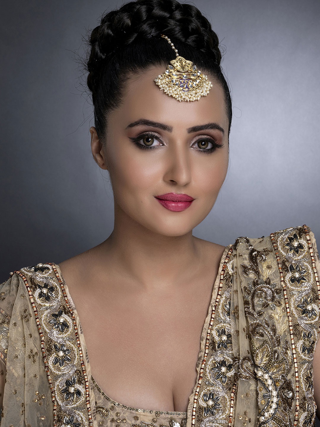 

Sukkhi Gold-Plated White Kundan-Studded & Pearl Beaded Maang Tikka