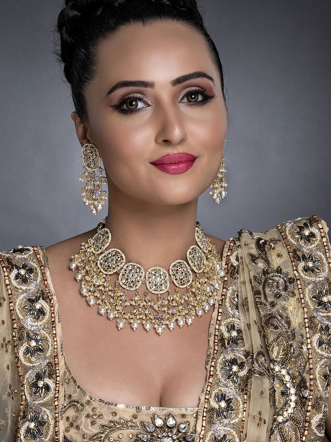 

Sukkhi Gold-Plated & White Kundan Studded Pearl Beaded Choker Jewellery Set