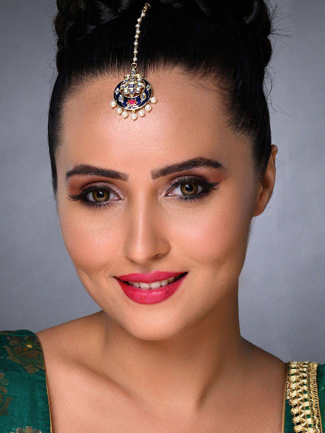

Sukkhi Gold-Plated Navy Blue Kundan-Studded & Pearl-Beaded Meenakari Maangtikka