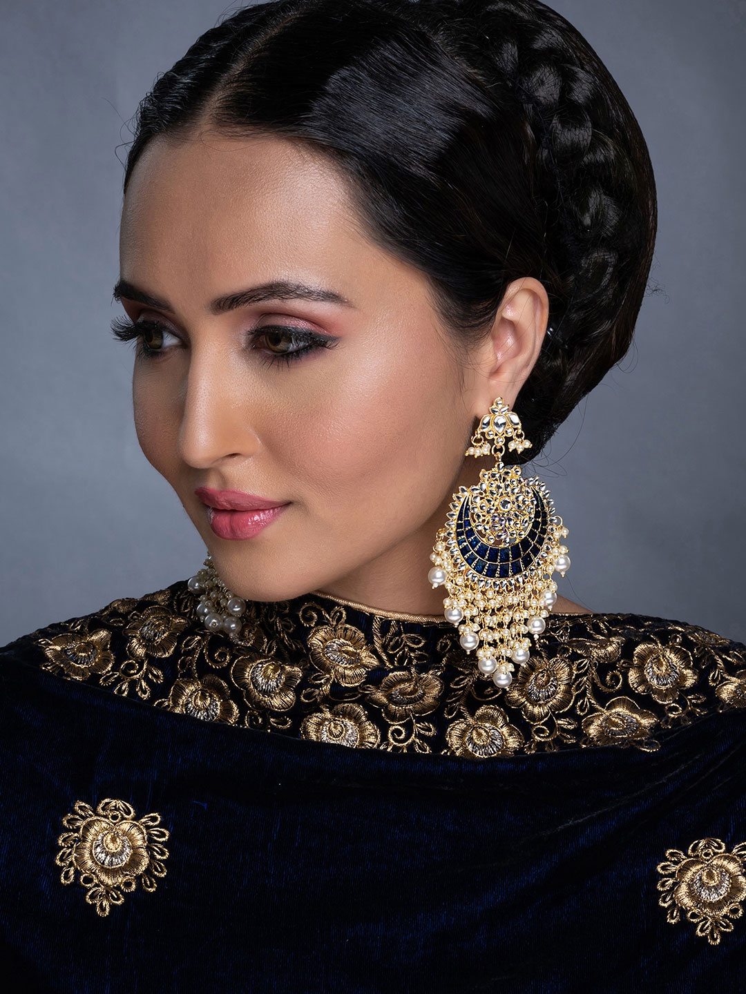 

Sukkhi Blue Gold-Plated Kundan Studded Crescent Shaped Chandbalis