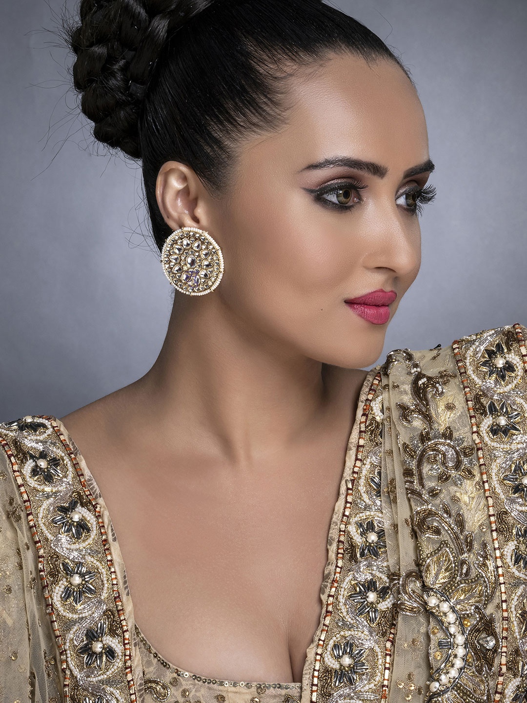 

Sukkhi White Gold-Plated Kundan Studded Handcrafted Circular Oversized Studs