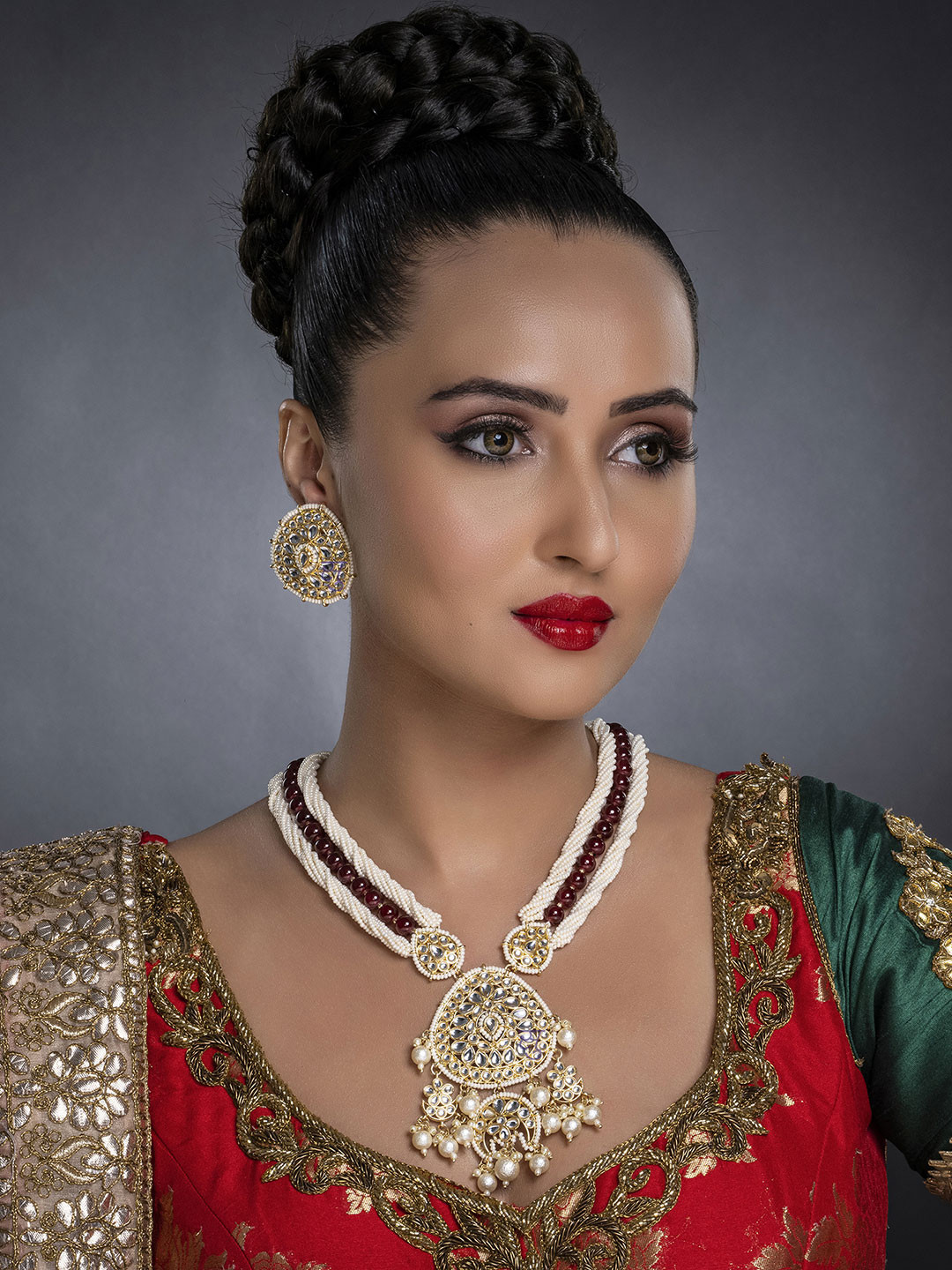

Sukkhi Gold-Plated Cream-Coloured & Maroon Kundan-Studded Pearl Beaded Jewellery Set