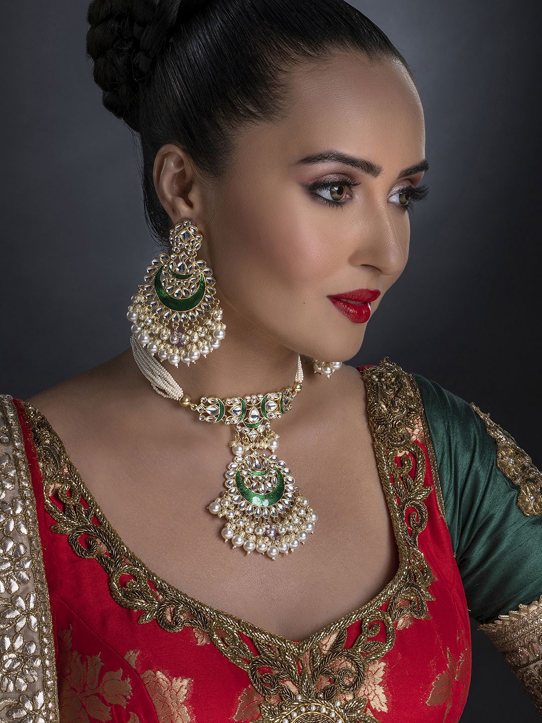 

Sukkhi Gold-Plated Green & White Charming Kundan Studded Pearl Beaded Meenakari Choker Jewellery Set