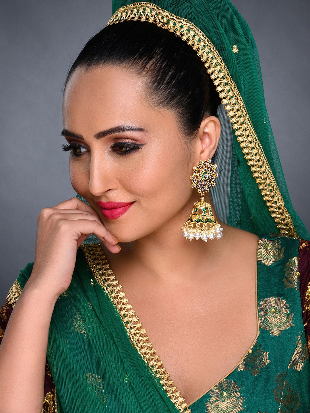 

Sukkhi Green Gold-Plated Kundan Studded Dome Shaped Jhumkas