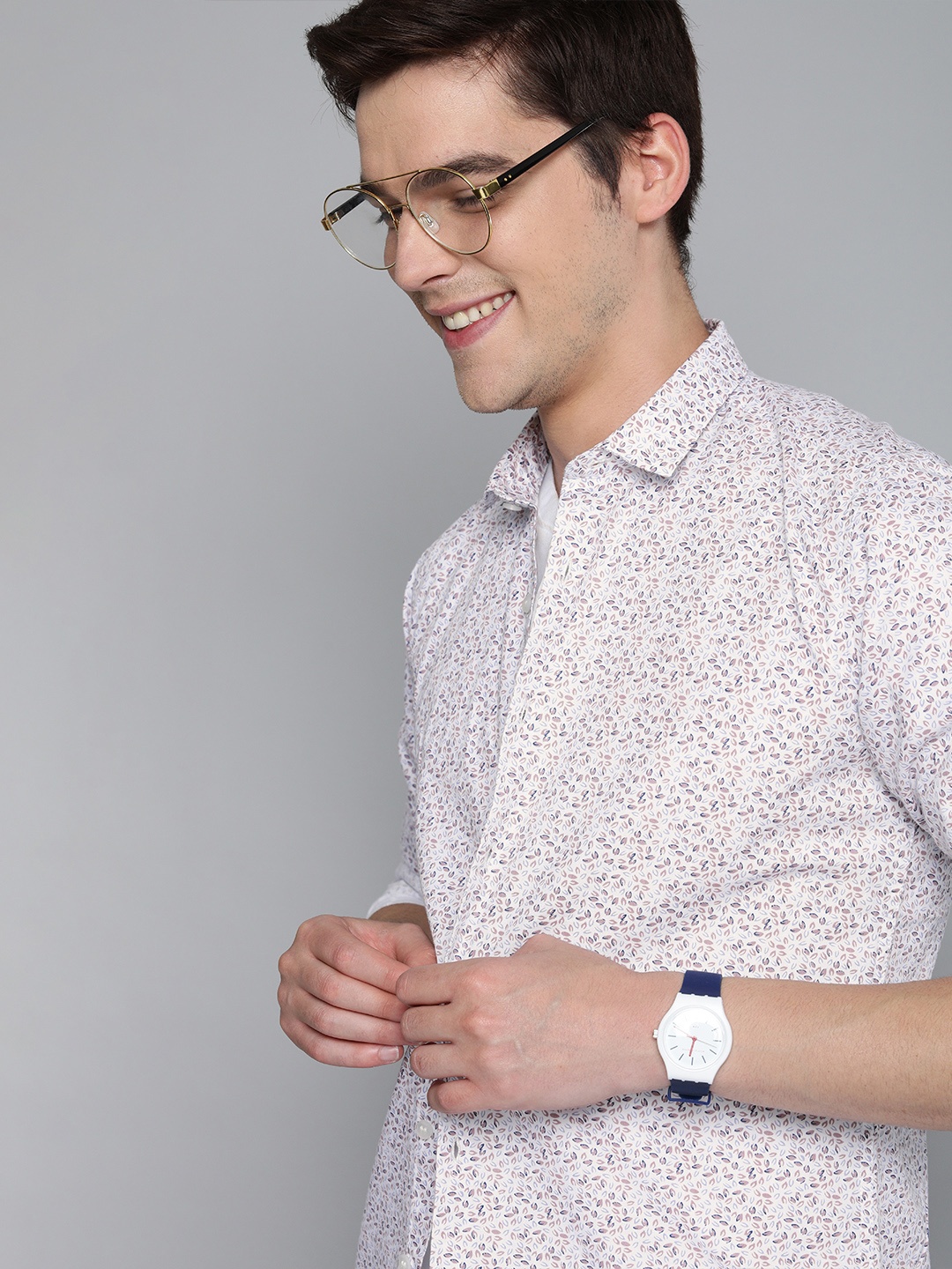 

Mast & Harbour Men White & Mauve Printed Casual Shirt