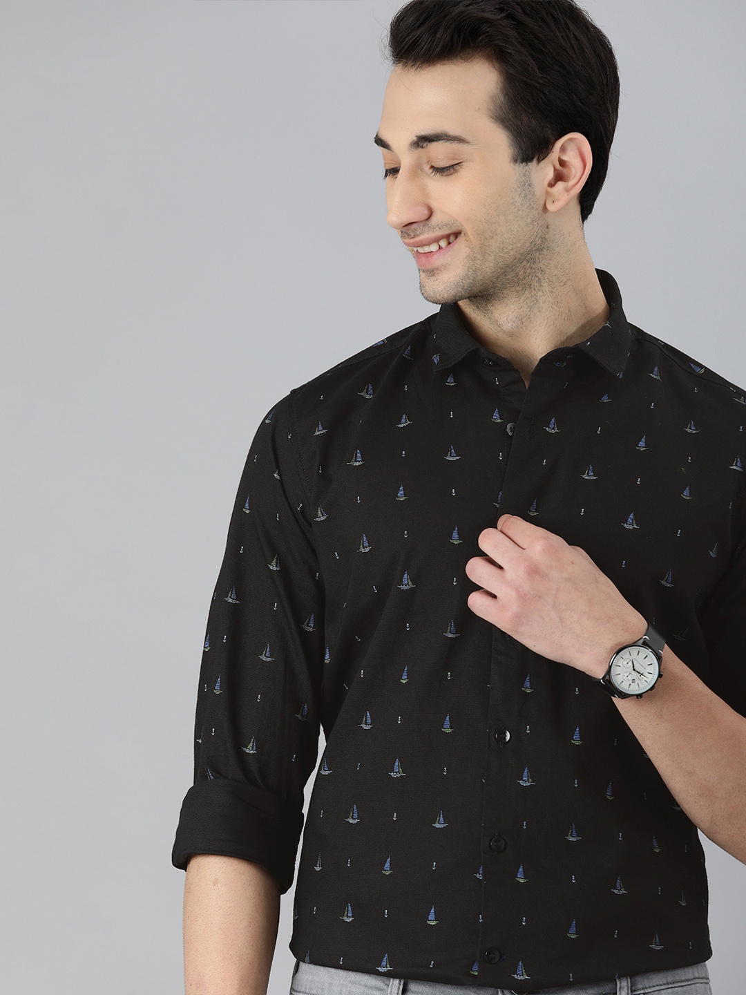 

Mast & Harbour Men Black & Blue Printed Casual Shirt