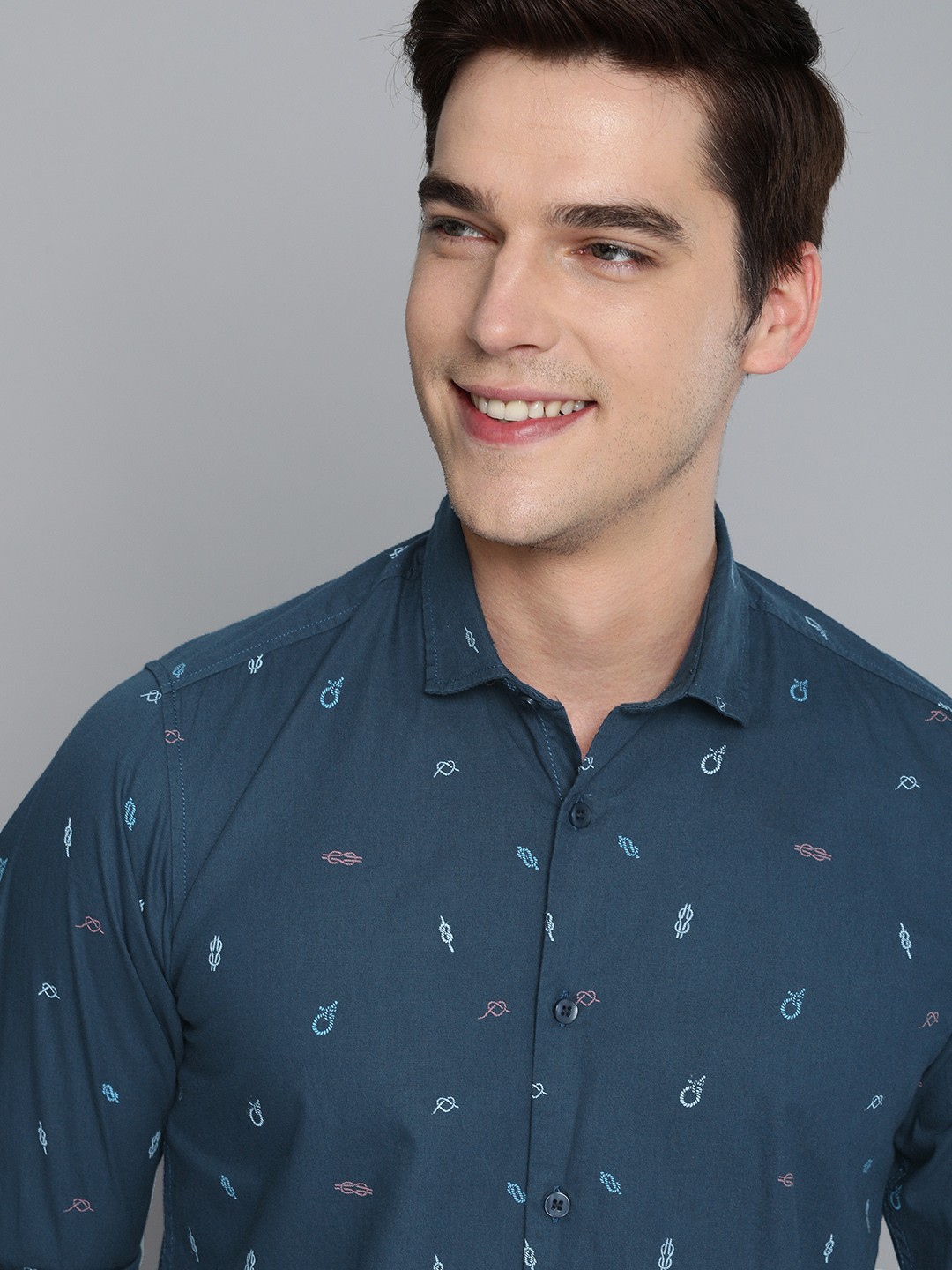 

Mast & Harbour Men Teal Blue Printed Pure Cotton Casual Shirt
