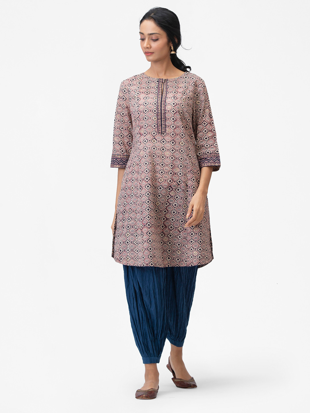 

Fabindia Women Off White & Navy Blue Pure Cotton Ethnic Printed Hand Block Print Kurta