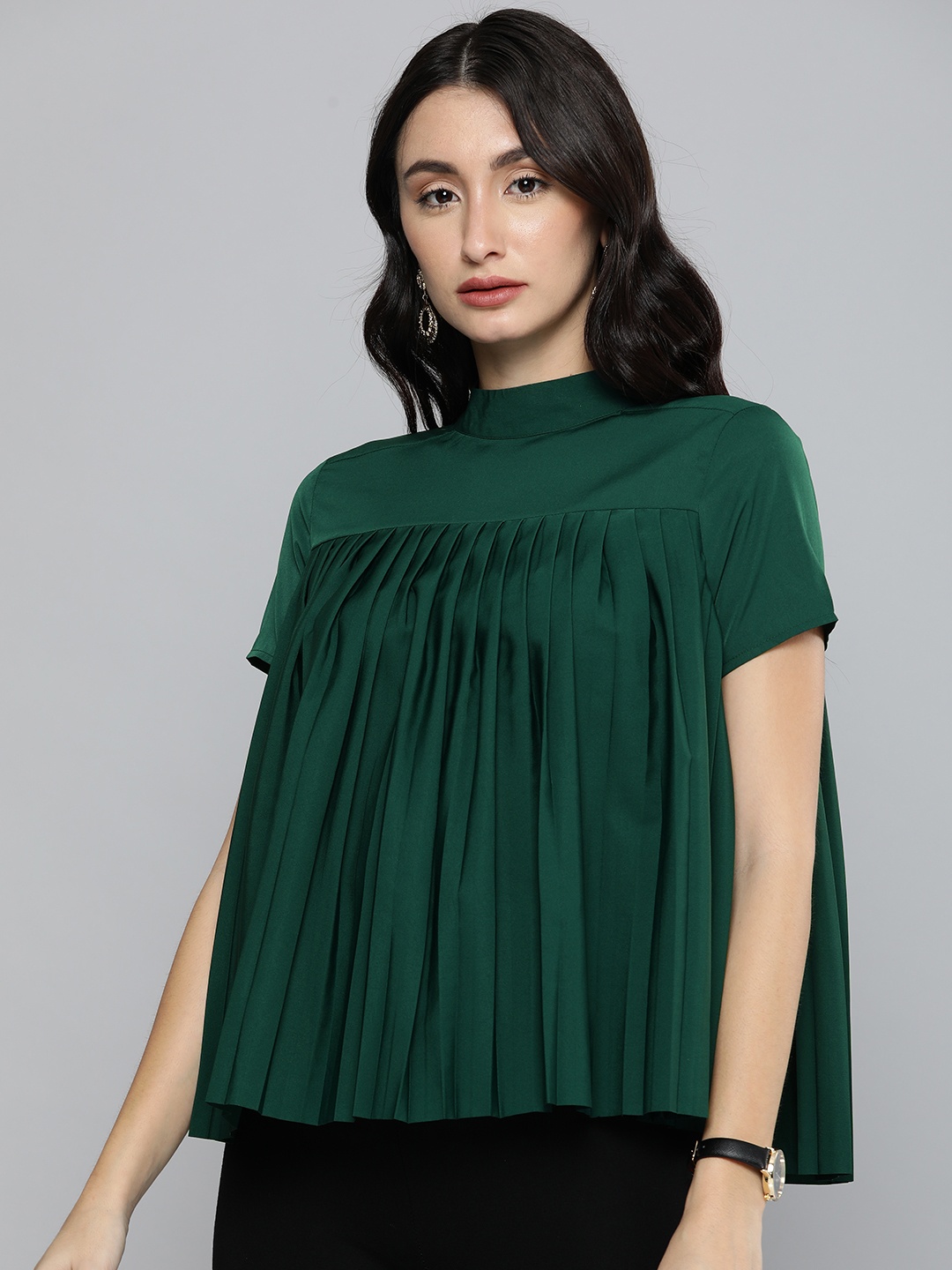 

Chemistry Women Green Solid Accordian Pleated Boxy Top