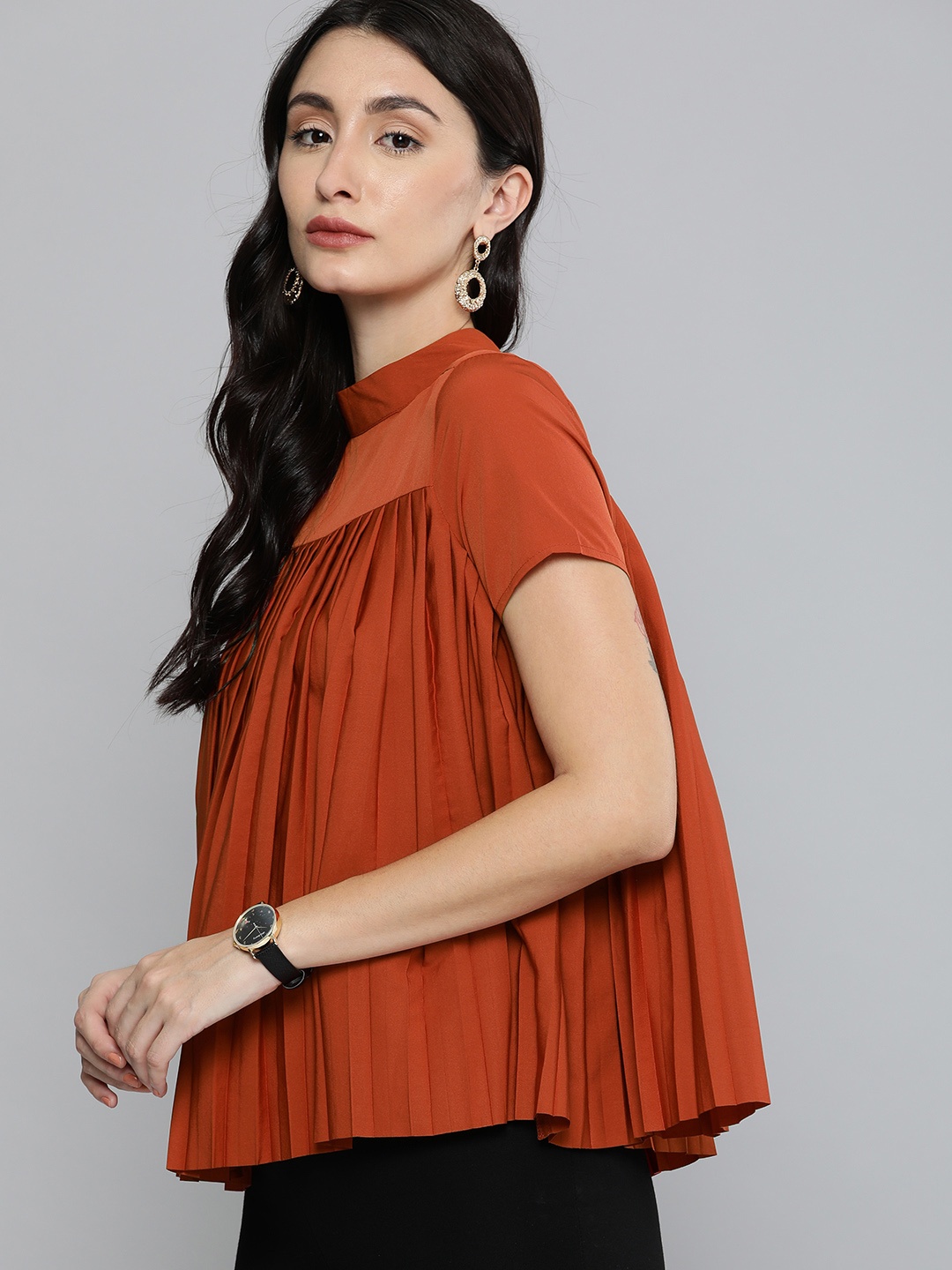 

Chemistry Women Rust Brown Solid Accordian Pleated Boxy Top