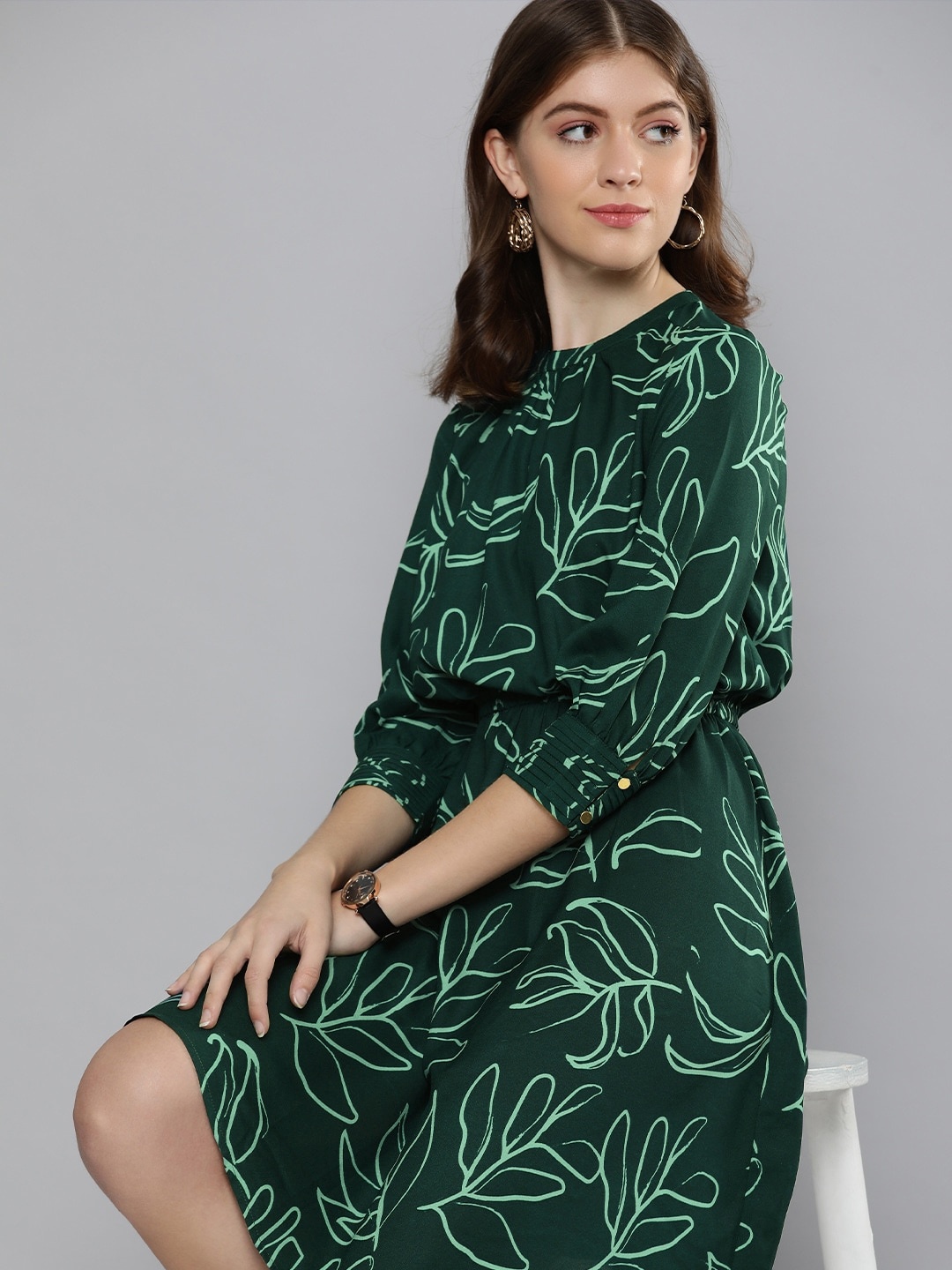 

Chemistry June Bag Cuffed Sleeved Drop-Waist Dress, Green