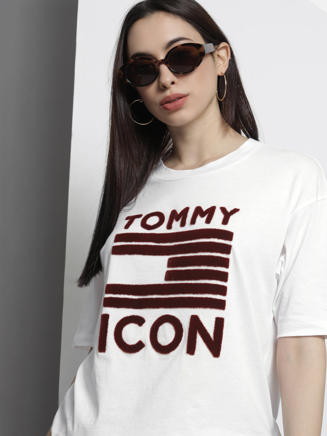 

Tommy Hilfiger Women White Maroon Typography Printed Pure Cotton T-shirt
