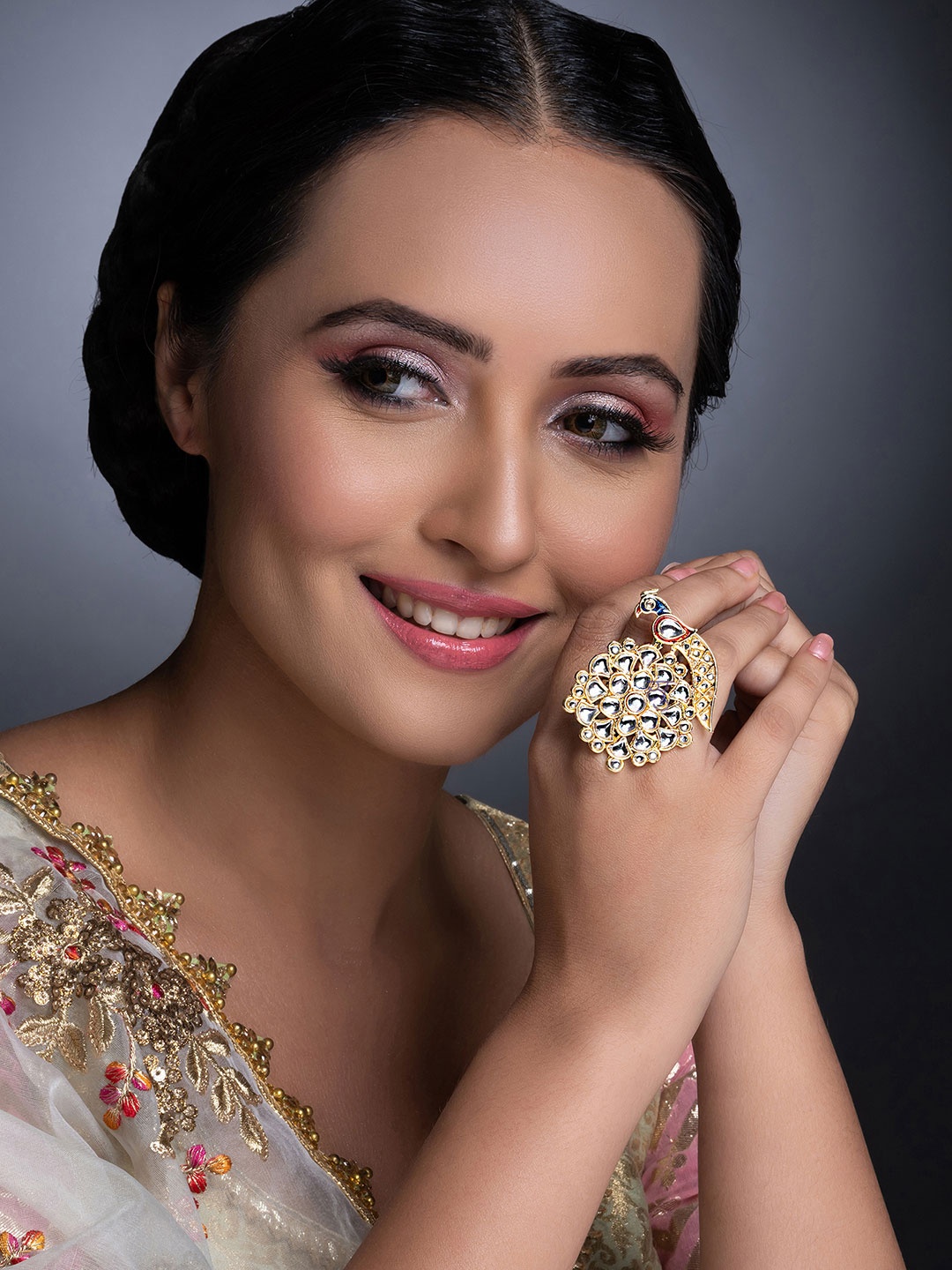 

Sukkhi Meenakari Gold-Plated Blue & White Kundan-Studded Peacock-Shaped Meenakari Finger Ring