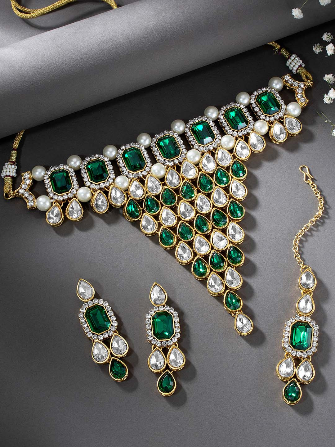

Peora Green & White Gold-Plated Handcrafted Crystal Kundan Studded Jewellery Set