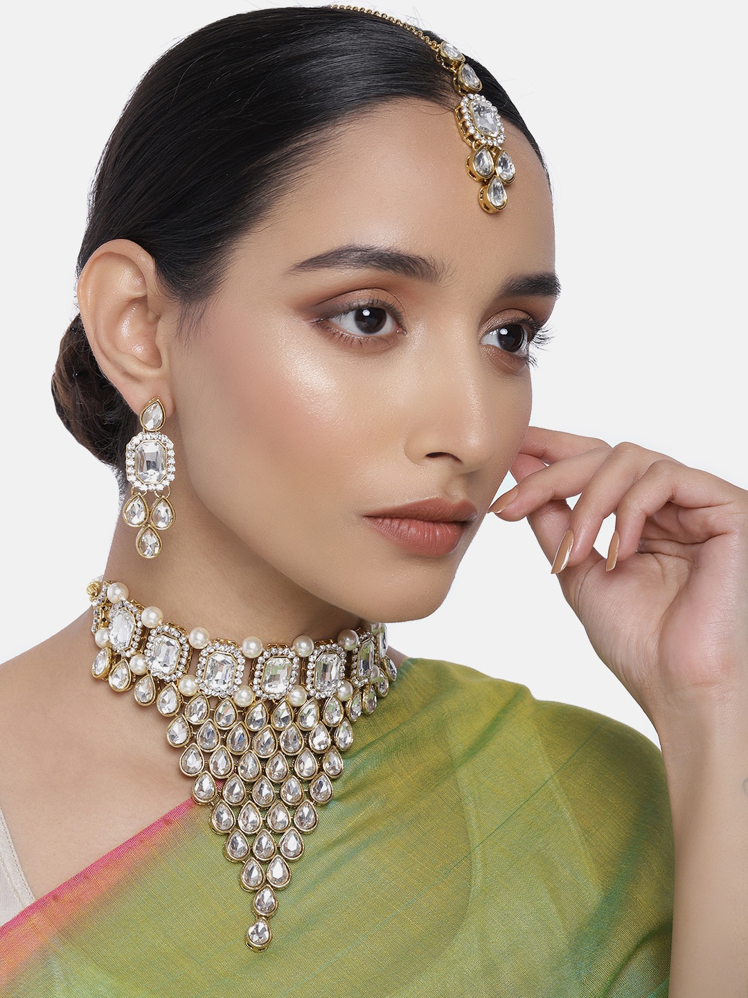 

Peora White Gold-Plated Handcrafted Crystal Kundan Studded Jewellery Set